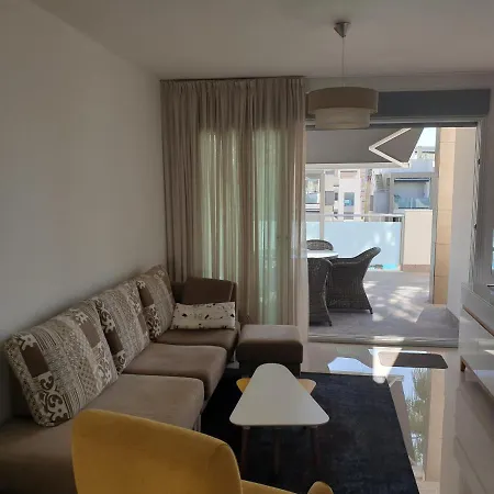 El Mirador Amelie: Beachside With Pool In Apartment *